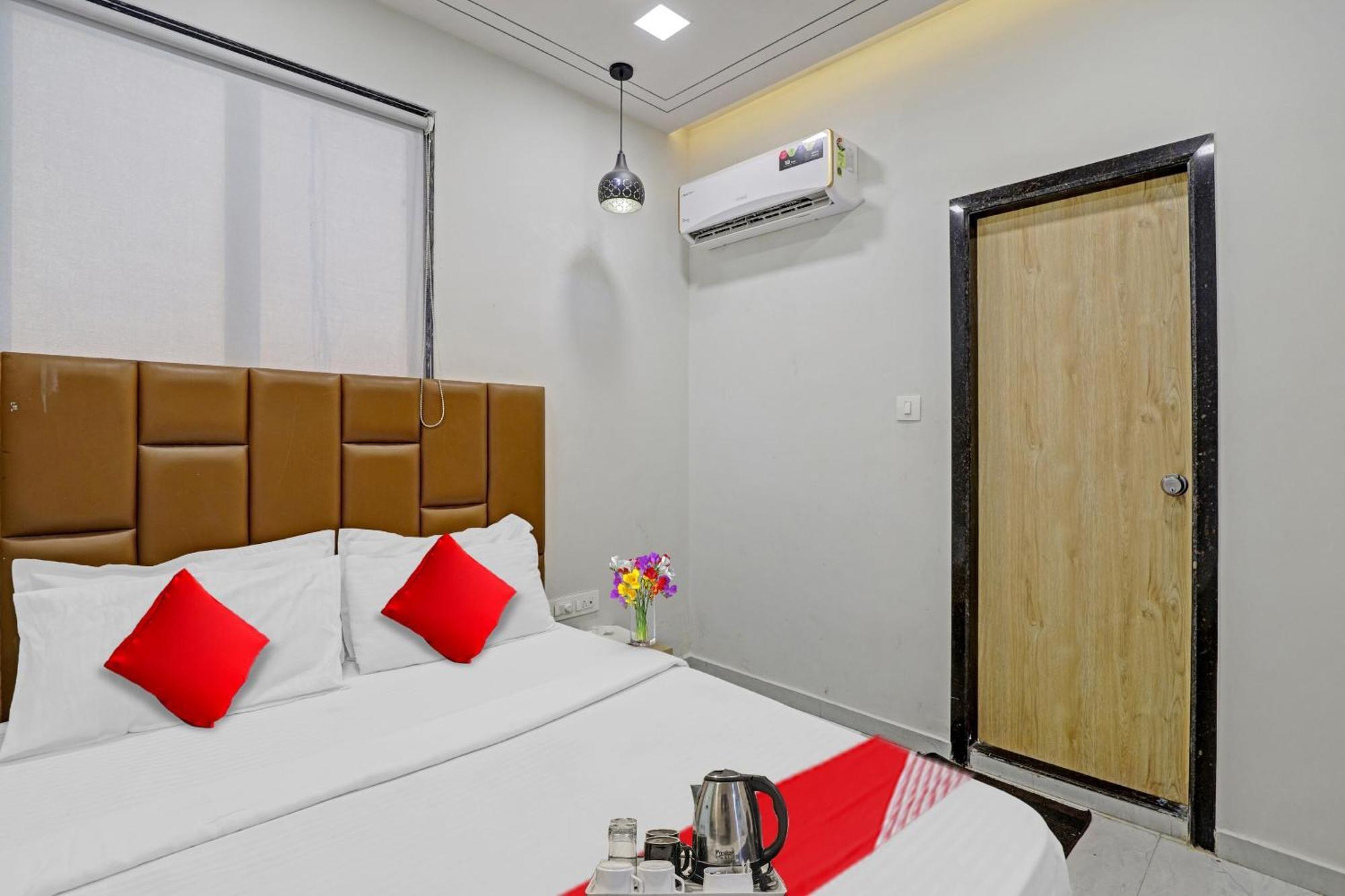 Hotel O Royal Orbit Surat Buitenkant foto