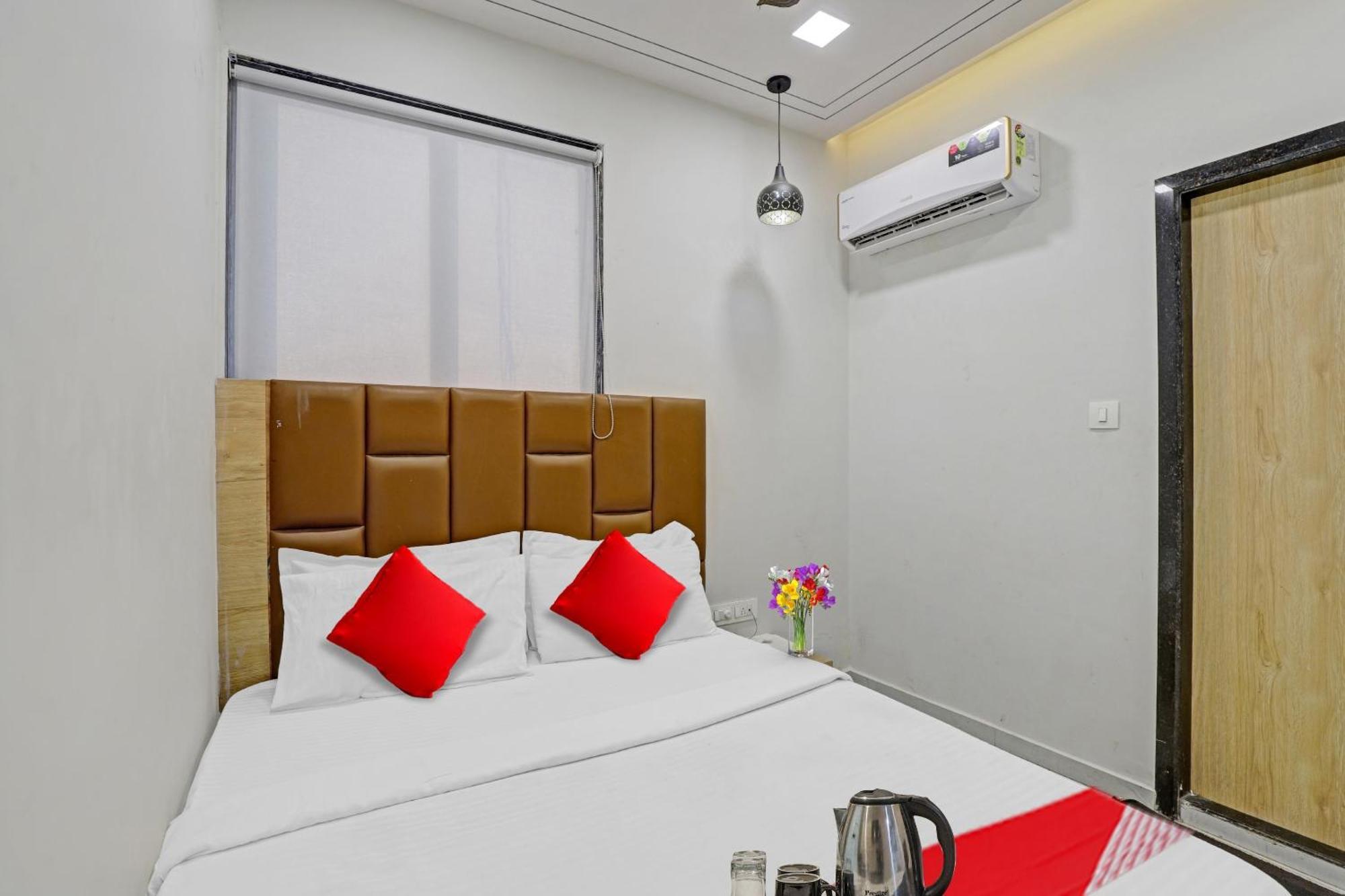 Hotel O Royal Orbit Surat Buitenkant foto