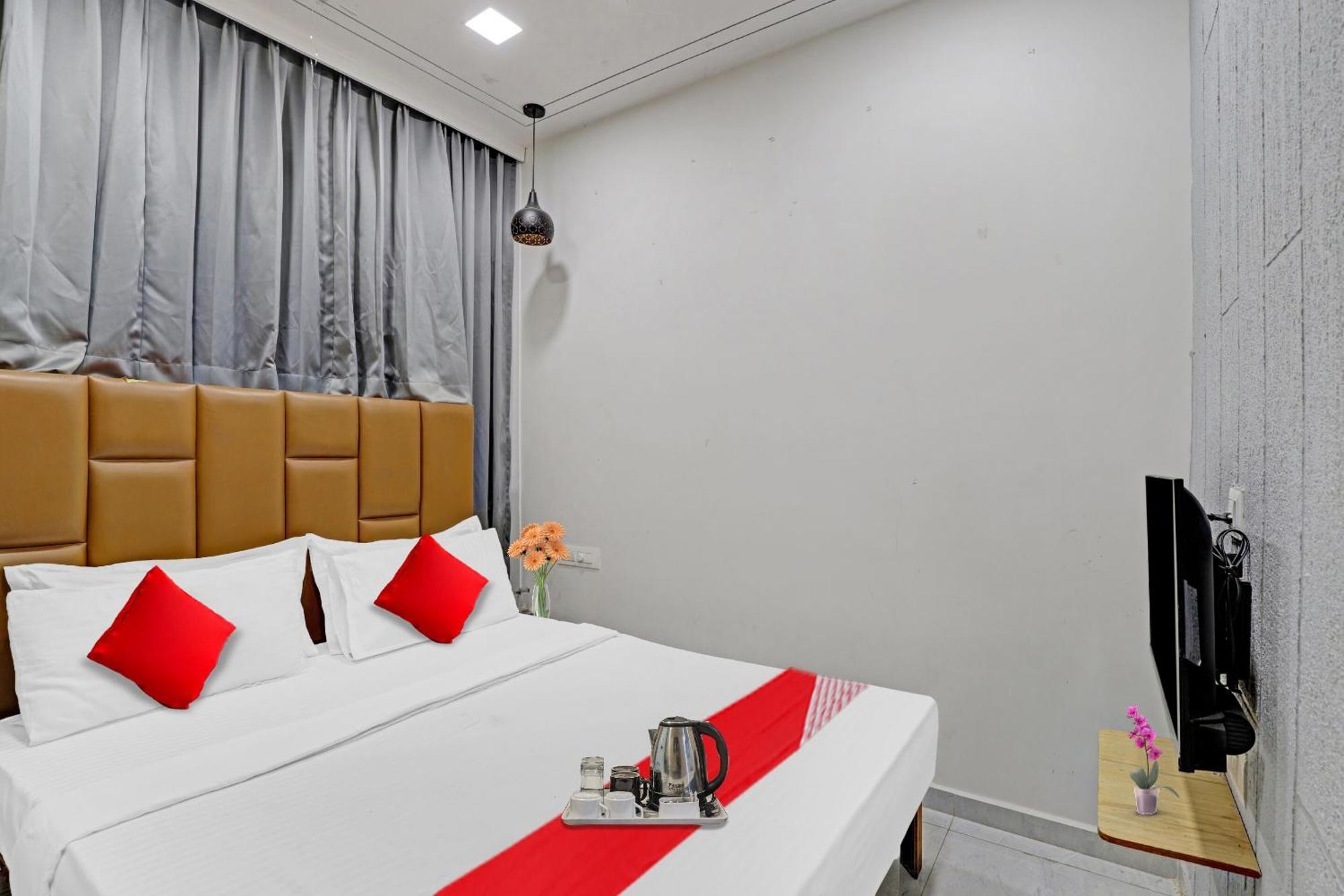 Hotel O Royal Orbit Surat Buitenkant foto