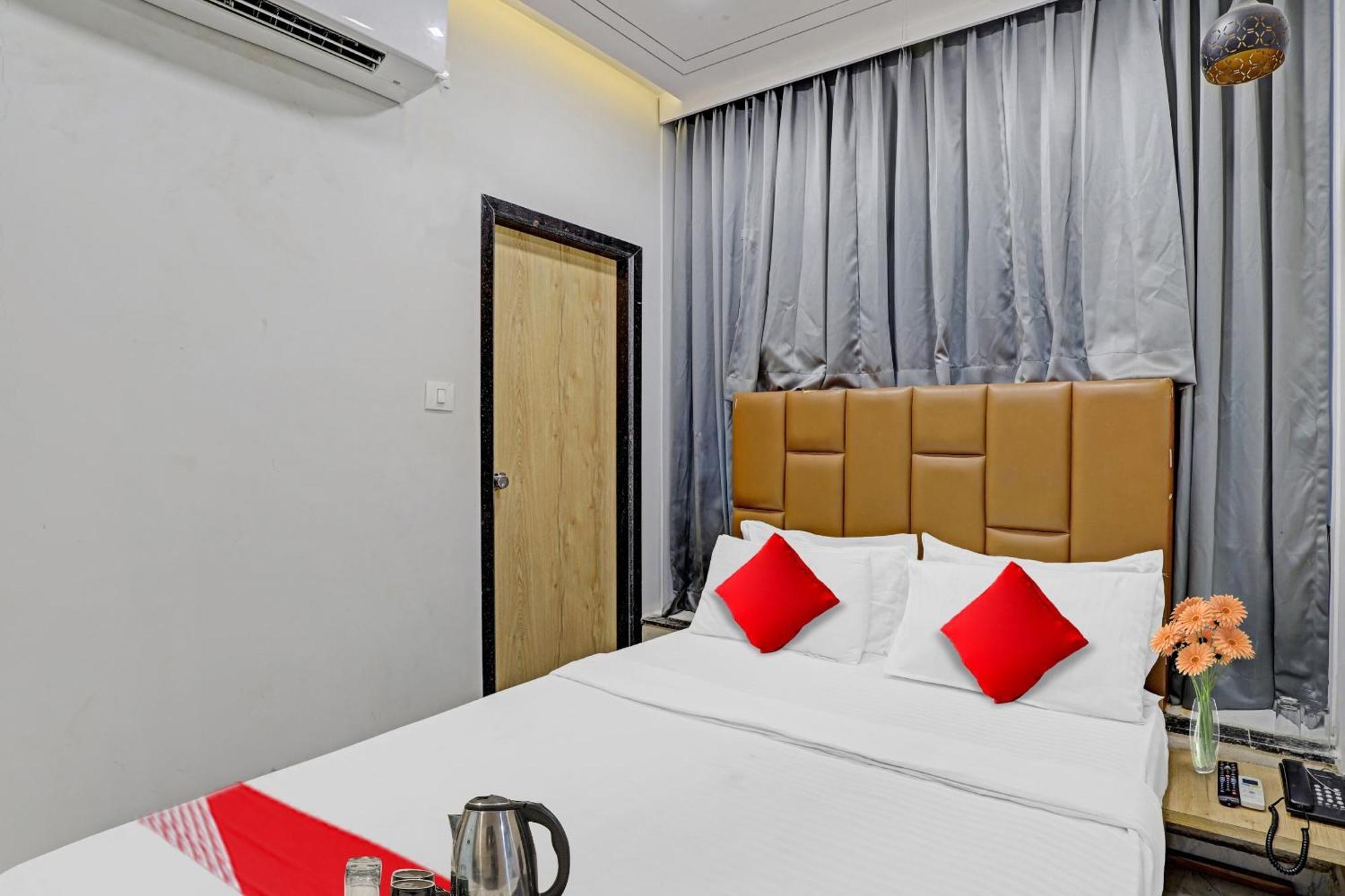 Hotel O Royal Orbit Surat Buitenkant foto