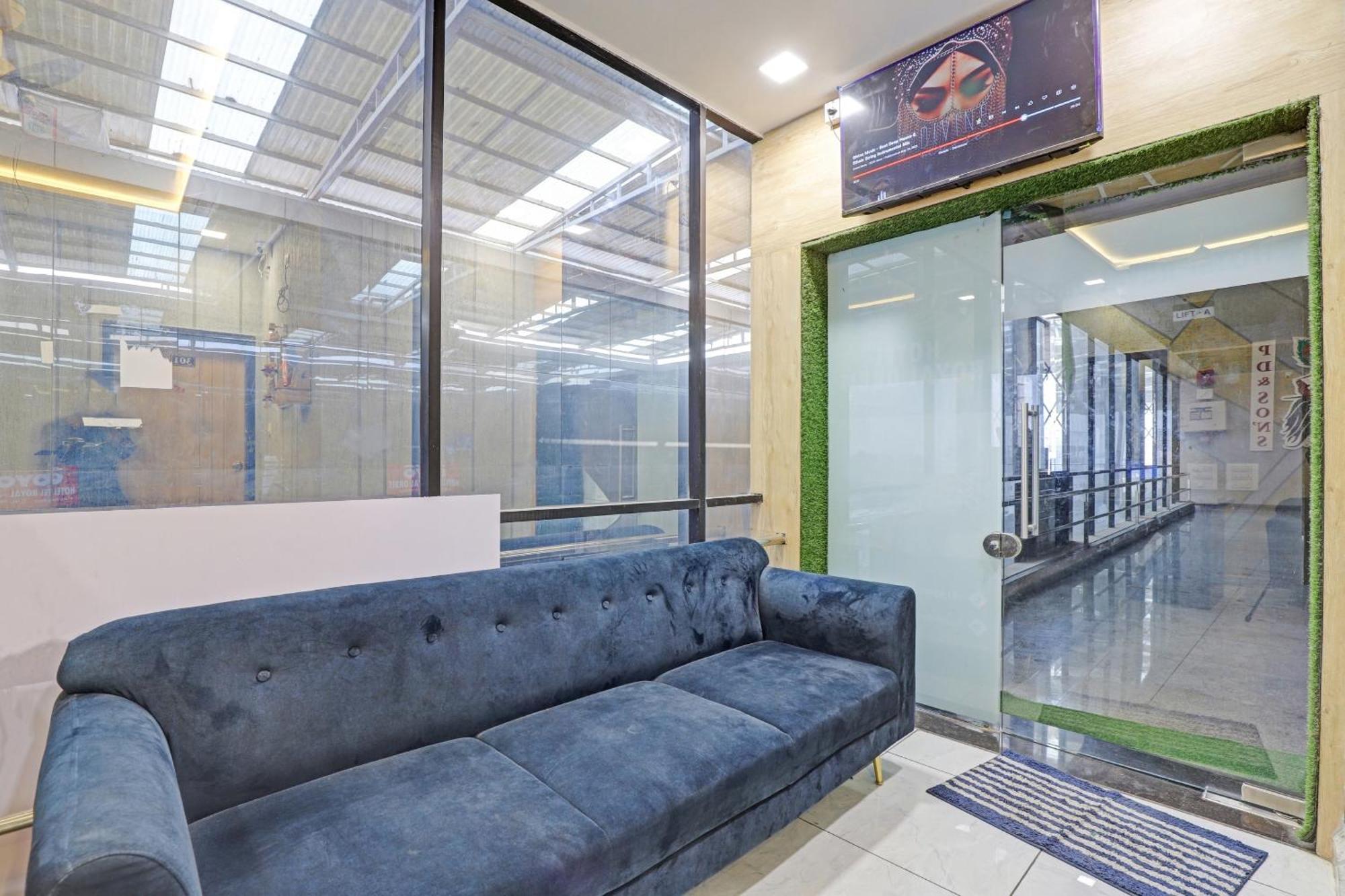 Hotel O Royal Orbit Surat Buitenkant foto